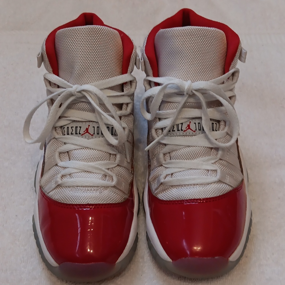 Jordan retro 11. Size 3.5 youth. Red/wht